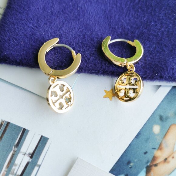 New Tory Burch Miller Huggie Hoop Earring in Gold - Picture 3 of 4
